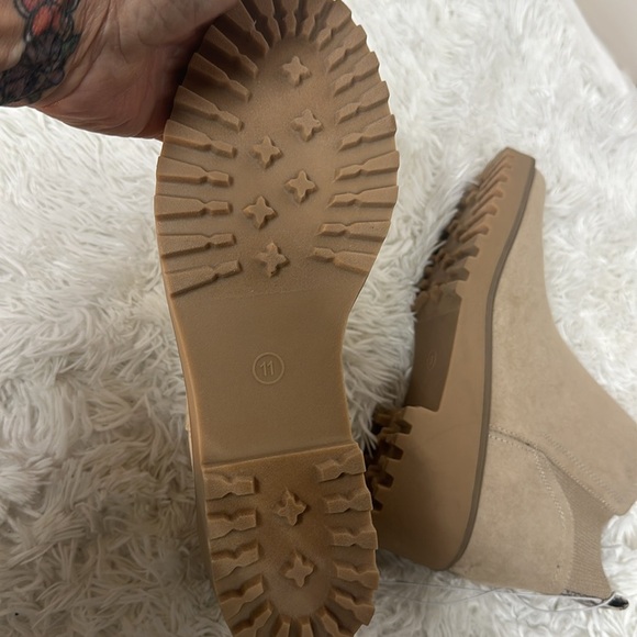 NWT Women's Taci Ankle Boots - Universal Thread Light Taupe Size 11 - Picture 3 of 8